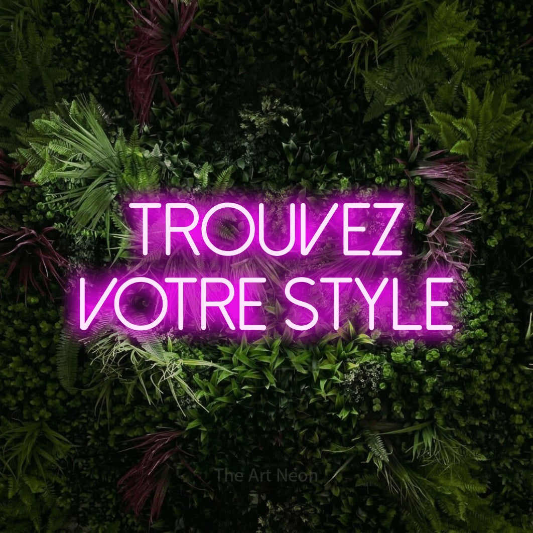 LED neon sign reading “TROUVEZ votre style”, arranged in 2 lines.