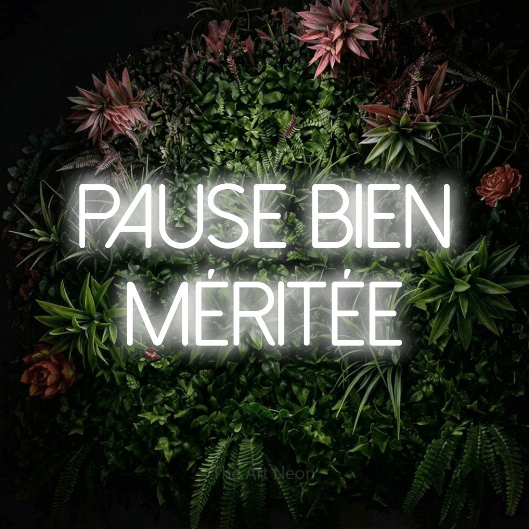 LED neon sign reading “Pause Bien Méritée”, arranged in 2 lines.