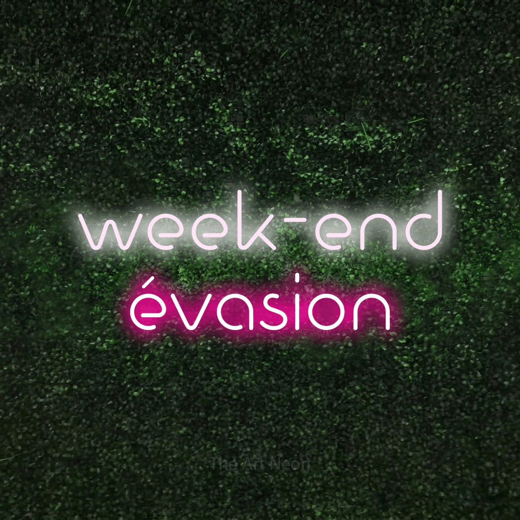 LED neon sign reading “week-end évasion”, arranged in 2 lines.