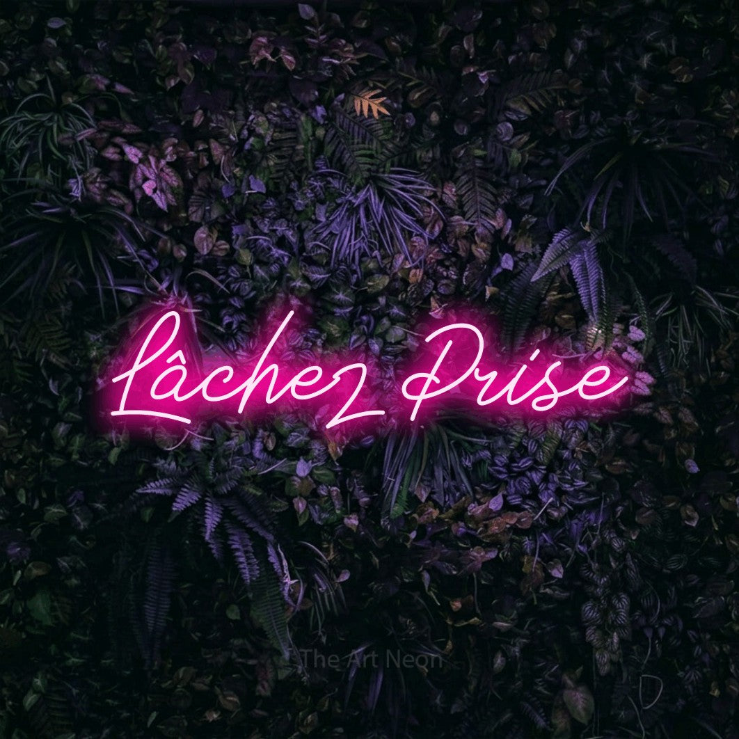 LED neon sign reading “Lâchez Prise”, arranged in a single line.