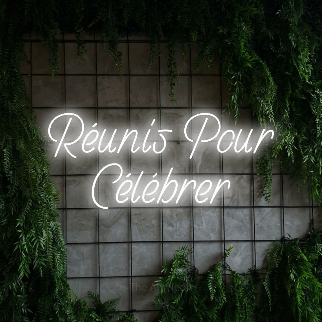 LED neon sign reading “Réunis Pour Célébrer”, arranged in 2 lines.