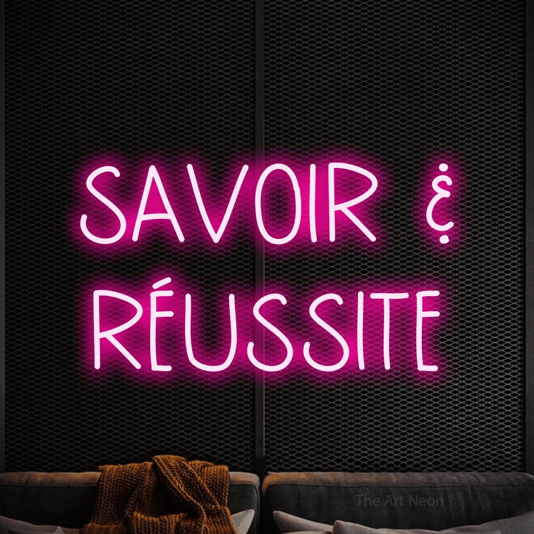 LED neon sign reading “SAVOIR & RÉUSSITE”, arranged in 2 lines.