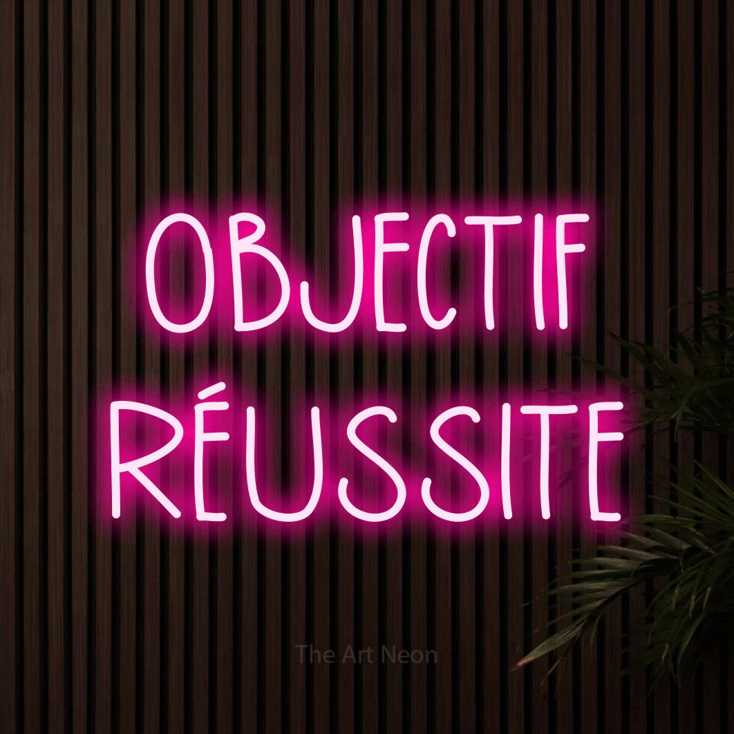 LED neon sign reading “OBJECTIF RÉUSSITE”, arranged in 2 lines.