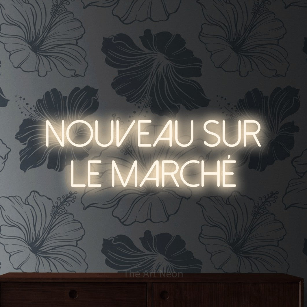 LED neon sign reading “nouveau sur le marché”, arranged in 2 lines.
