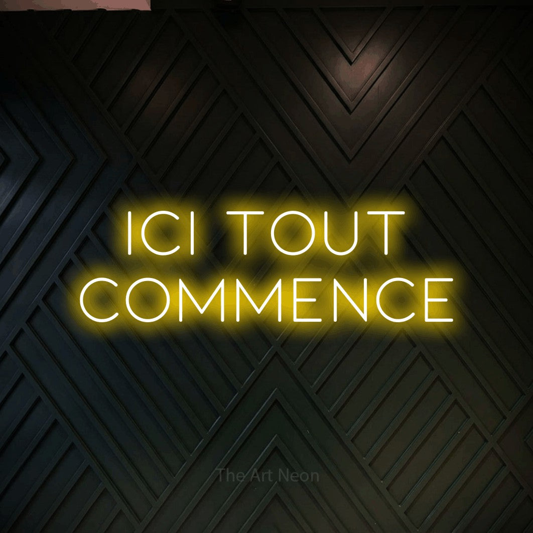 LED neon sign reading “Ici Tout Commence”, arranged in 2 lines.