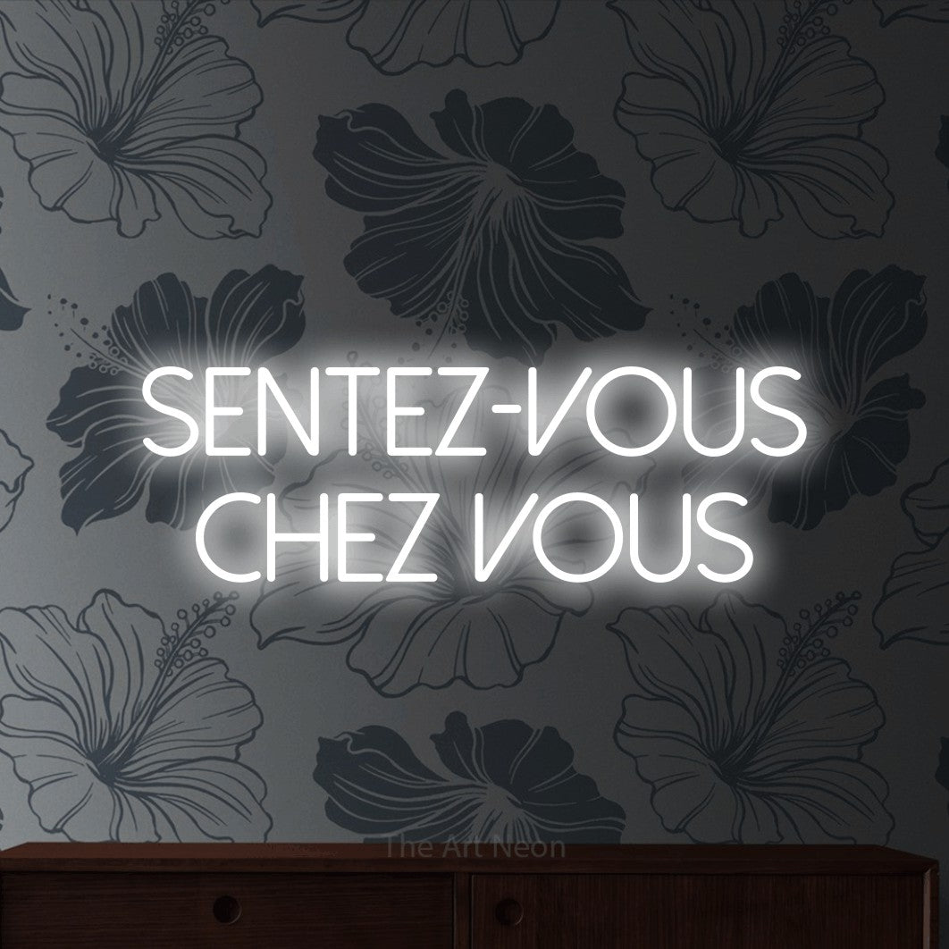 LED neon sign reading “SENTEZ-VOUS chez vous”, arranged in 2 lines.