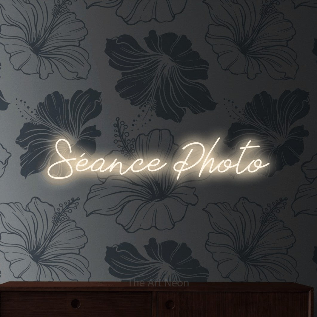 LED neon sign reading “Séance Photo”, arranged in a single line.