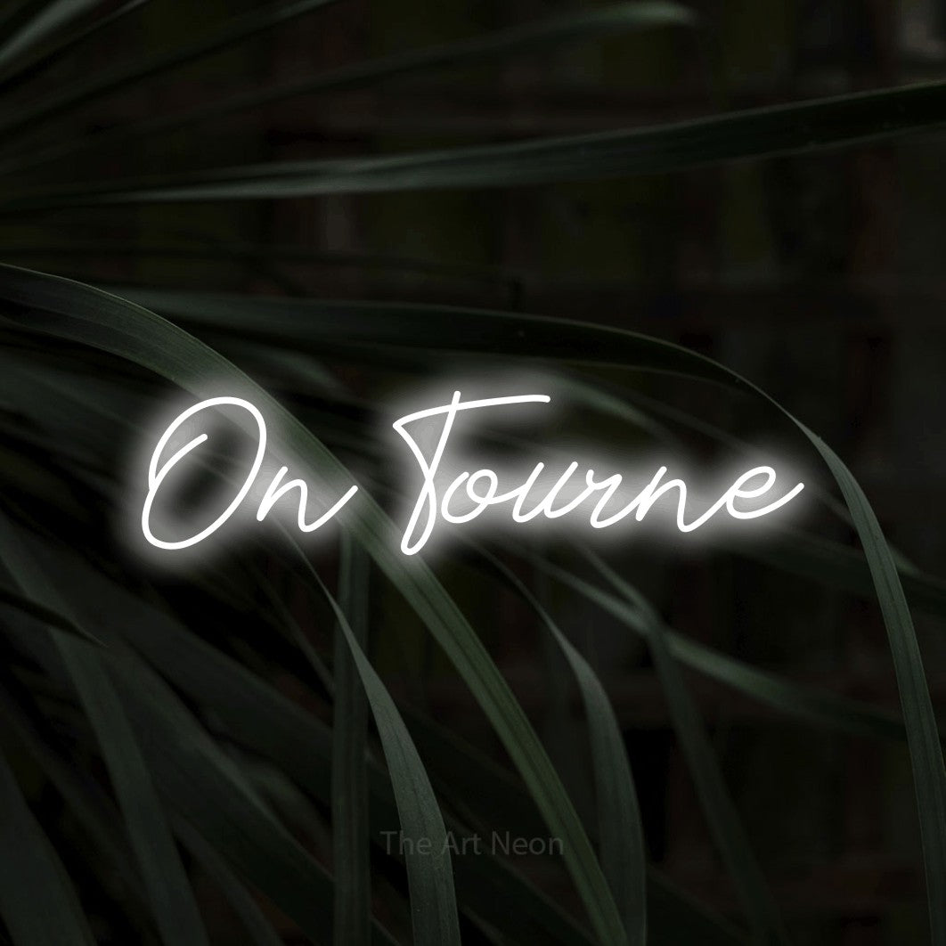 LED neon sign reading “On Tourne”, arranged in a single line.