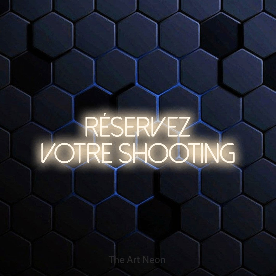 LED neon sign reading “Réservez Votre Shooting”, arranged in 2 lines.