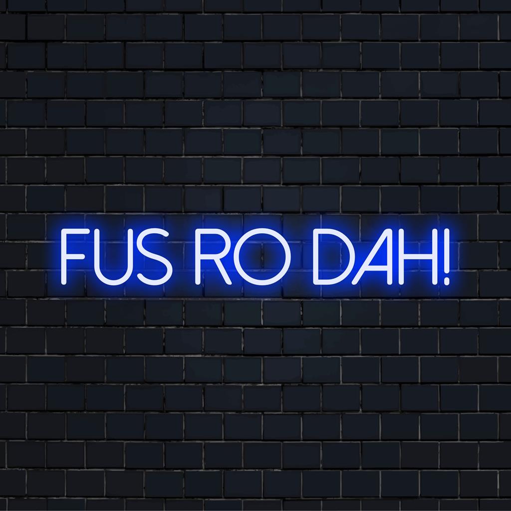 Enseigne néon LED personnalisée avec inscription « Fus Ro Dah ! » ; idéale pour une décoration murale néon pour gamers. Superbe décoration lumineuse néon sur mesure.