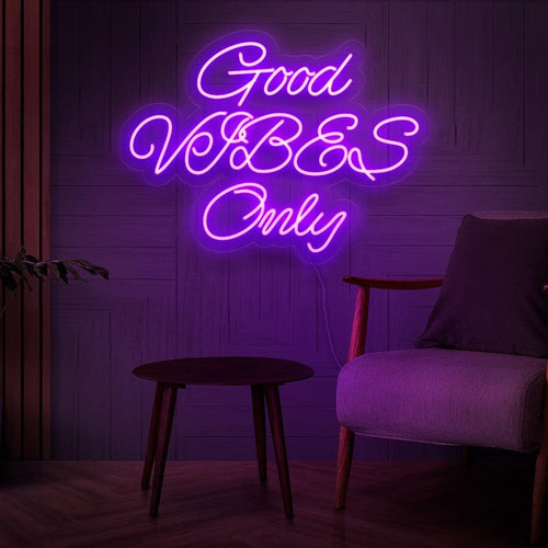 Letrero de neón "Good Vibes Only": emana positividad y energía edificante, perfecto para espacios que priorizan una atmósfera alegre y optimista.
