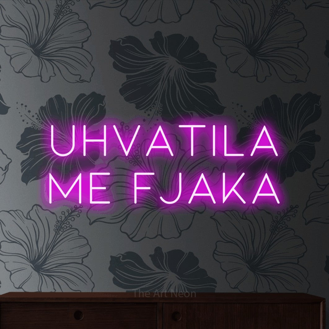 LED neon sign reading “Uhvatila me Fjaka”, arranged in two lines.