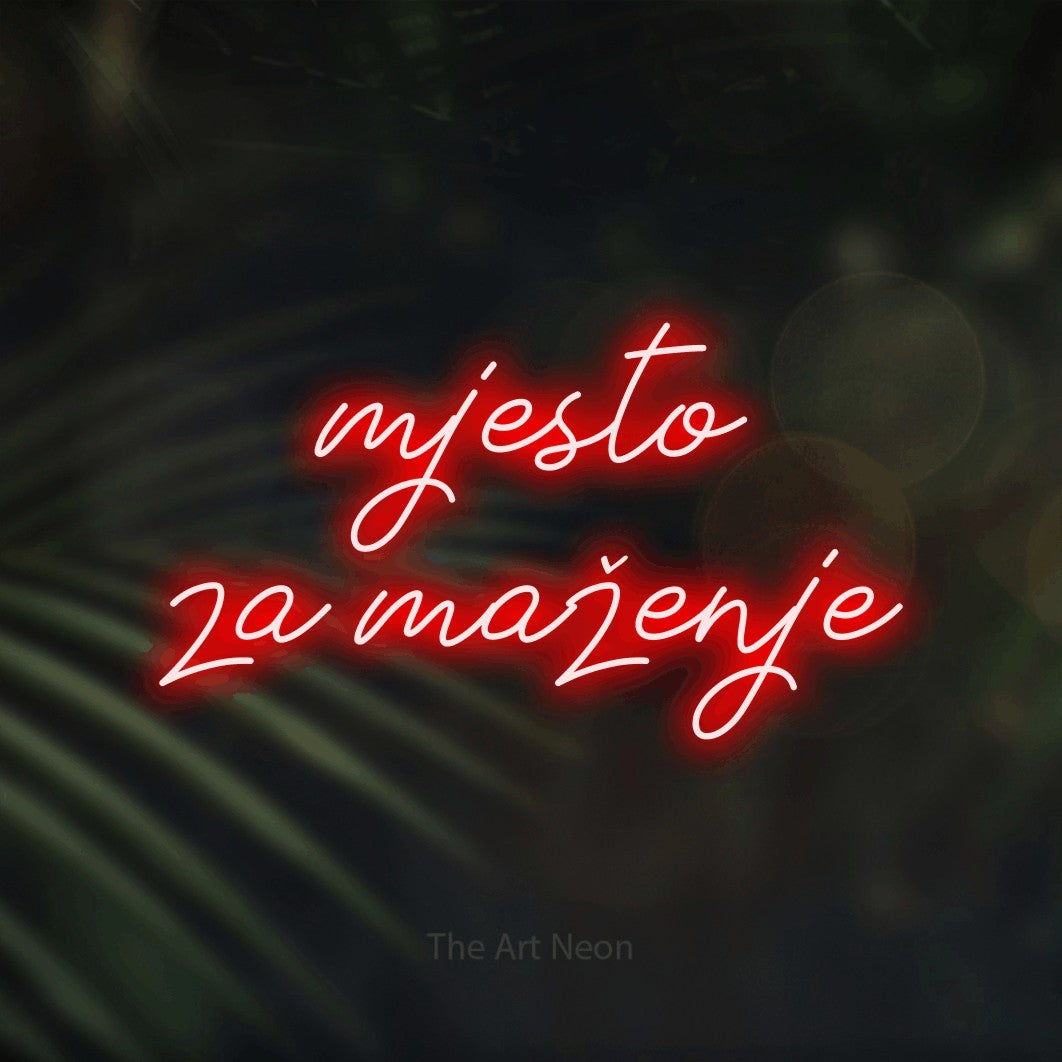 LED neon sign reading “mjesto za maženje”, arranged in two lines.