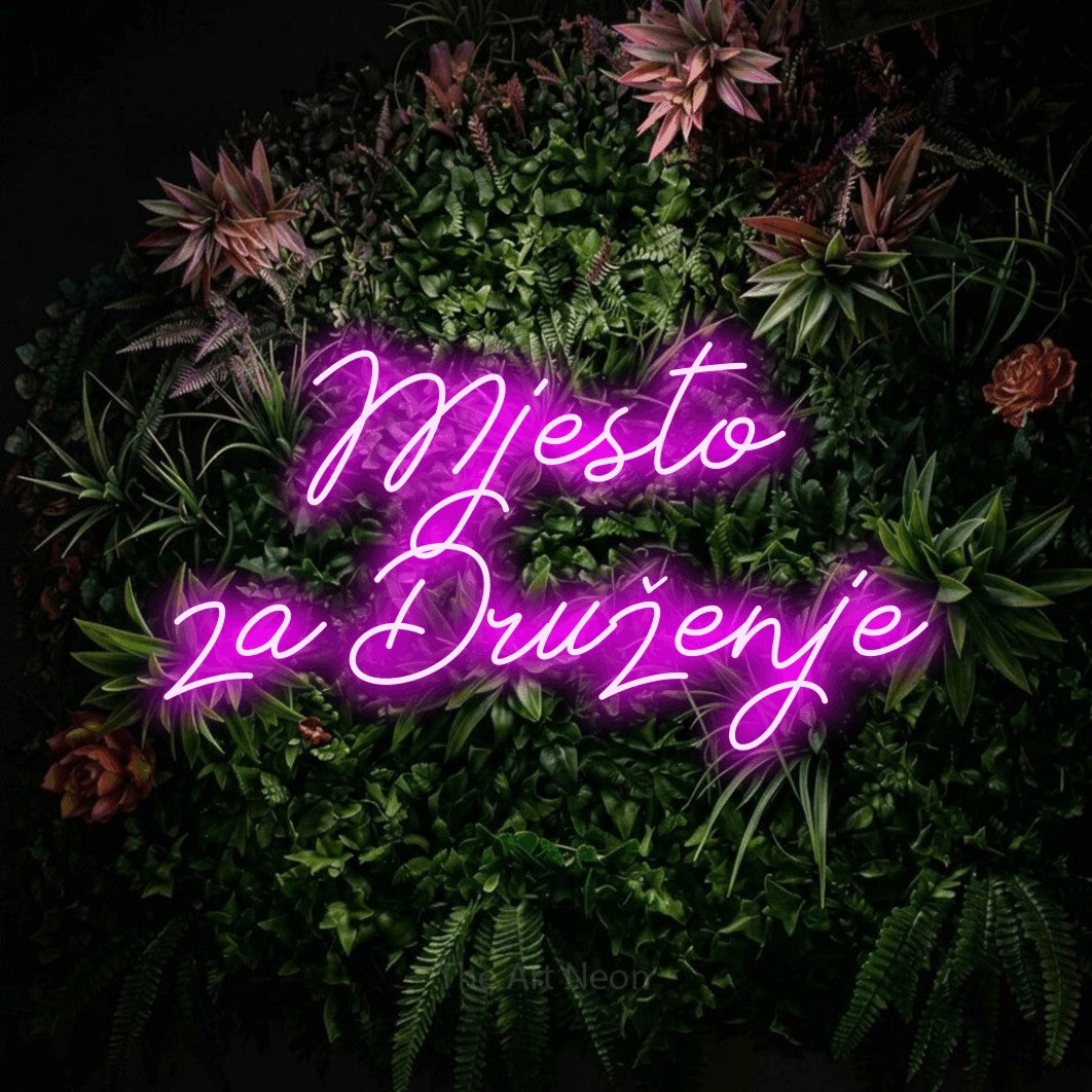 LED neon sign reading “Mjesto za Druženje”, arranged in two lines.