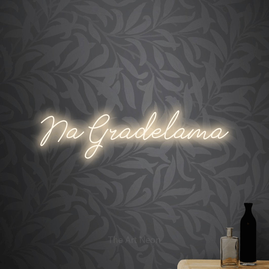 LED neon sign reading “Na Gradelama”, arranged in a single line.