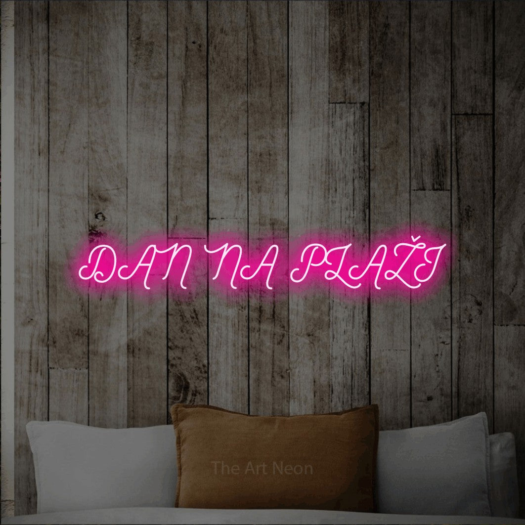 LED neon sign reading “DAN NA PLAŽI”, arranged in a single line.