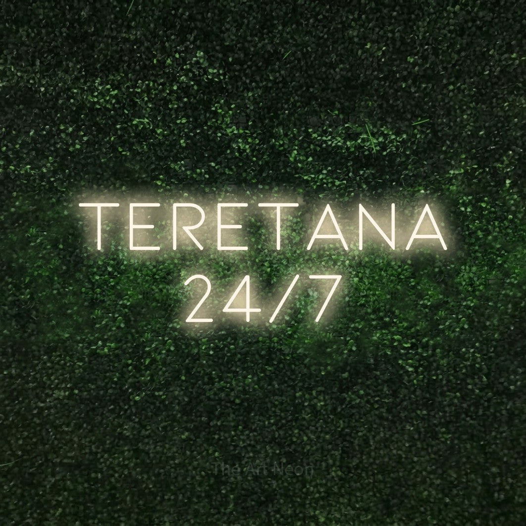 LED neon sign reading “Teretana 24/7”, arranged in two lines.