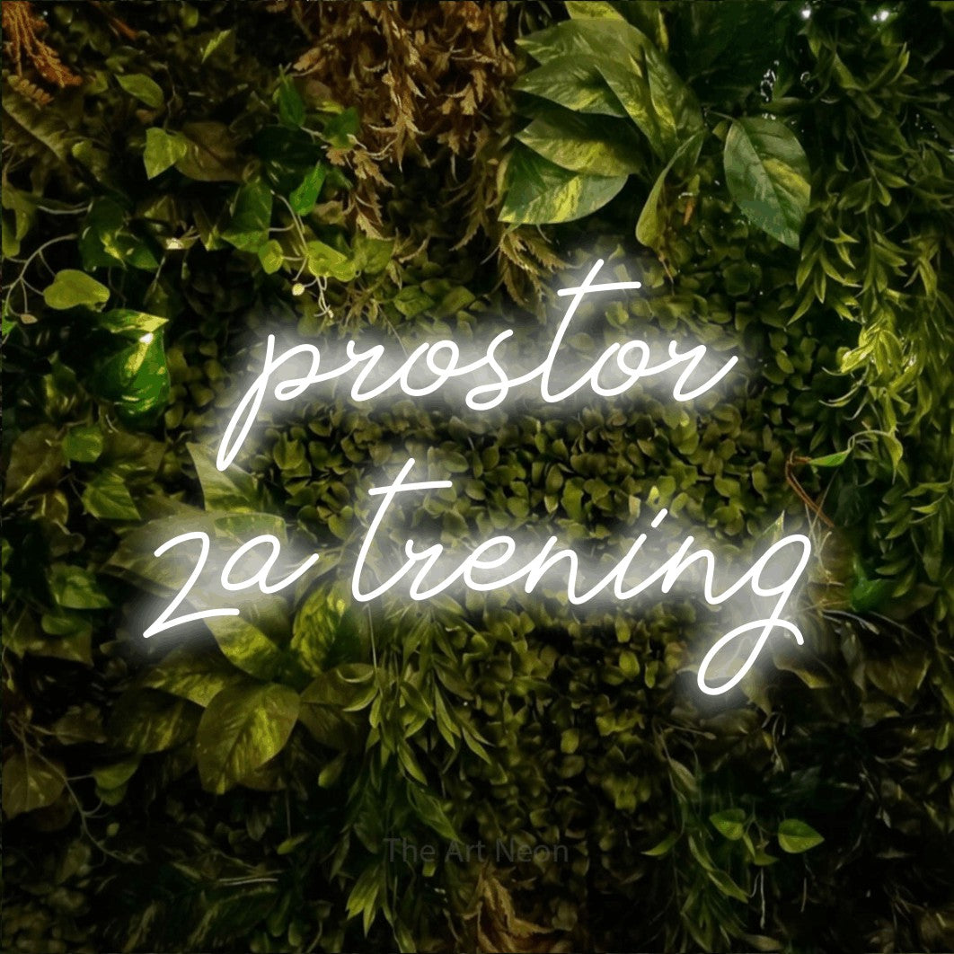 LED neon sign reading “prostor za trening”, arranged in two lines.