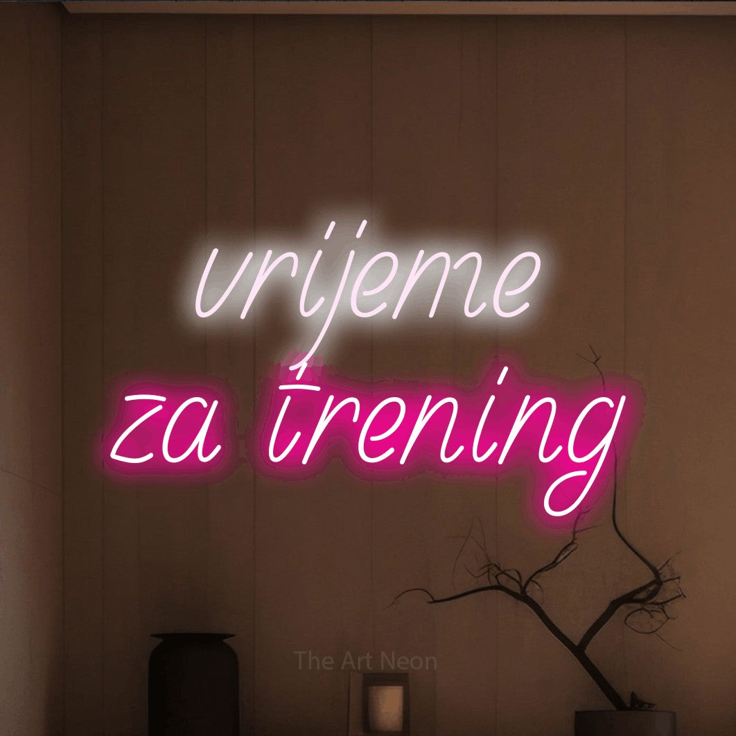 LED neon sign reading “vrijeme za trening”, arranged in two lines.