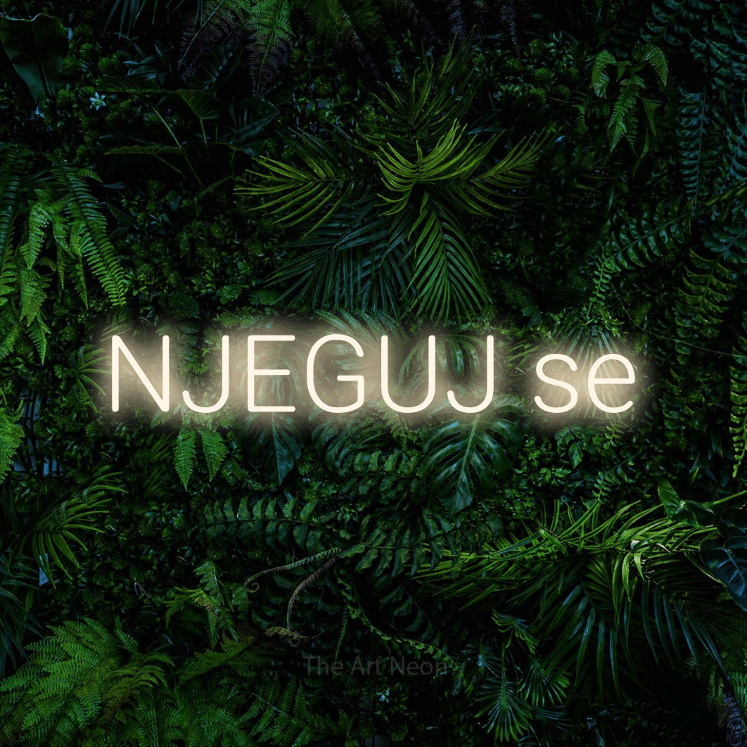 LED neon sign reading “NJEGUJ se”, arranged in a single line.