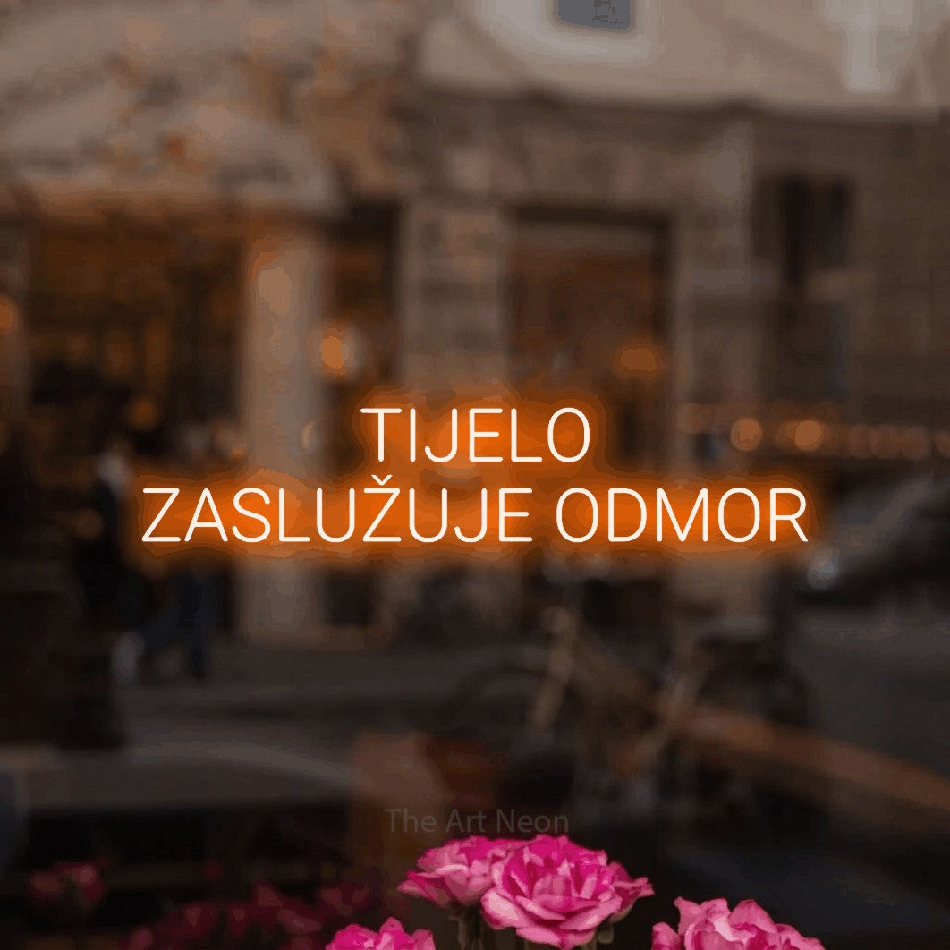 LED neon sign reading “TIJELO ZASLUŽUJE ODMOR”, arranged in two lines.