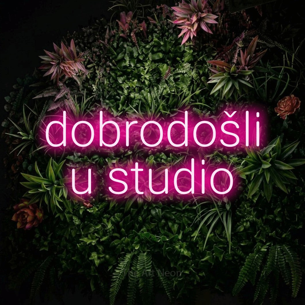 LED neon sign reading “dobrodošli u studio”, arranged in two lines.