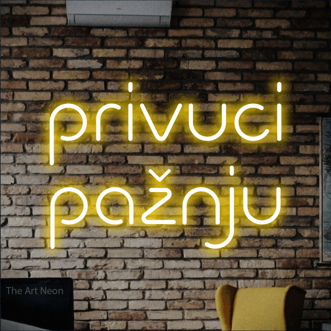 LED neon sign reading “privuci pažnju”, arranged in two lines.