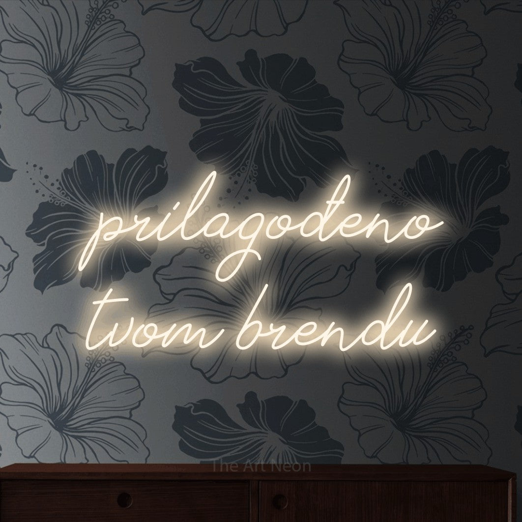 LED neon sign reading “prilagođeno tvom brendu”, arranged in two lines.