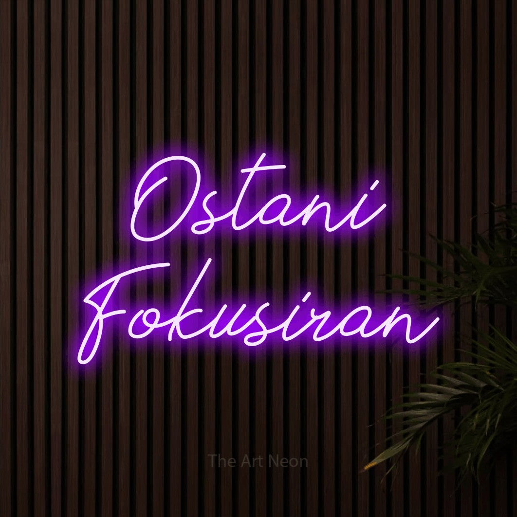 LED neon sign reading “Ostani Fokusiran”, arranged in two lines.