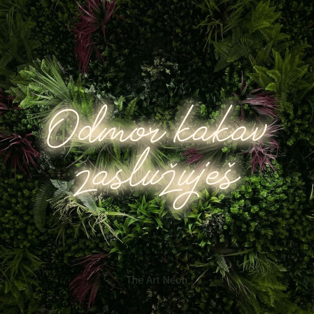 LED neon sign reading “Odmor kakav zaslužuješ”, arranged in two lines.
