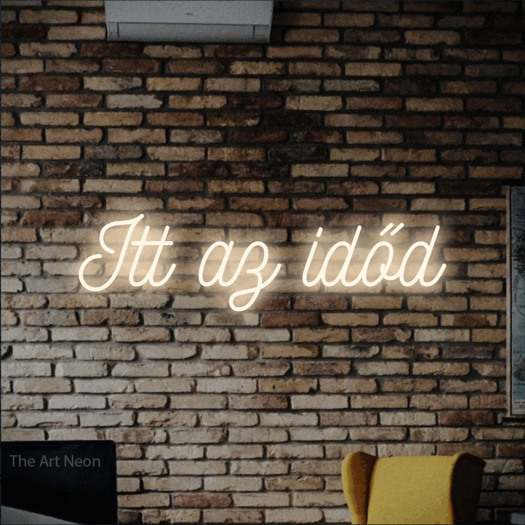 LED neon sign reading “Itt az időd”, arranged in a single line.