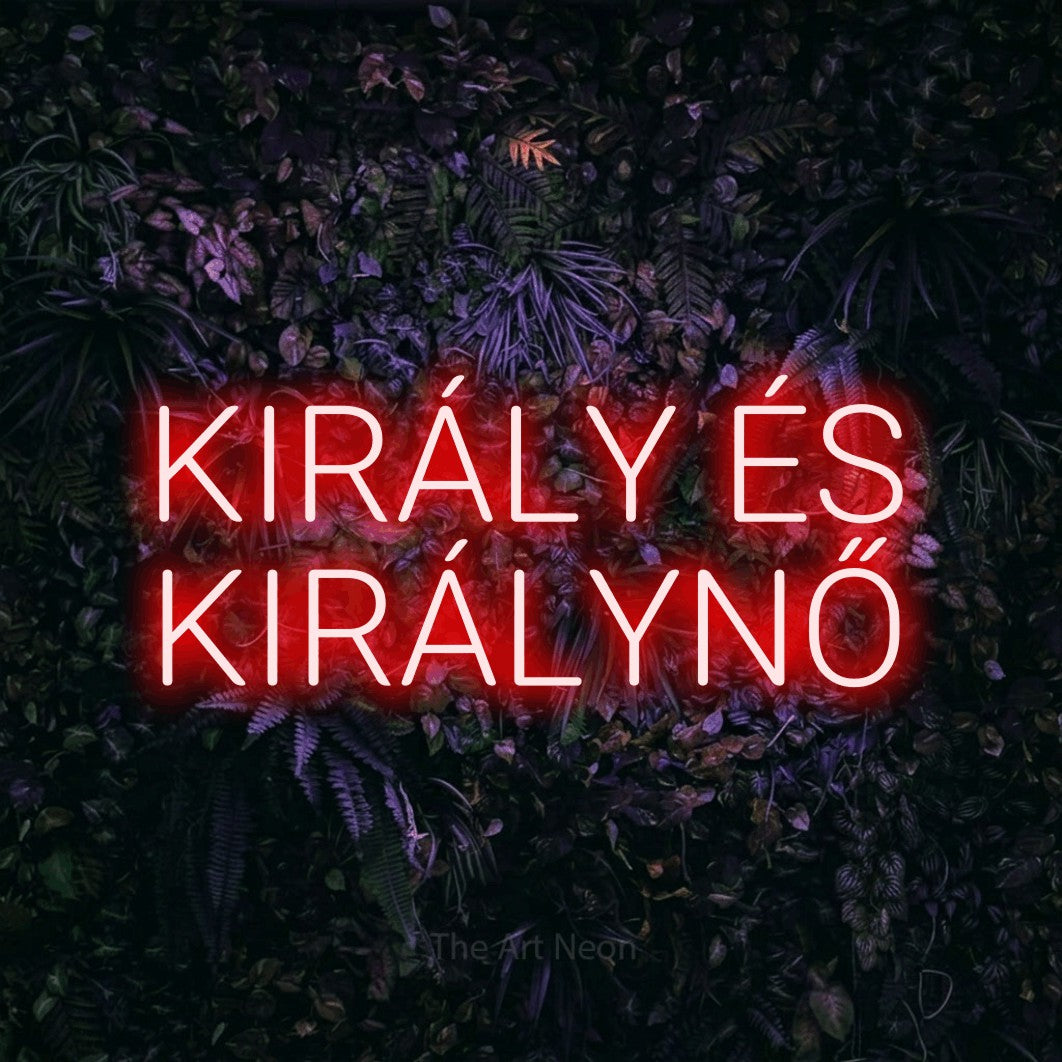 LED neon sign reading “KIRÁLY ÉS KIRÁLYNŐ”, arranged in two lines.