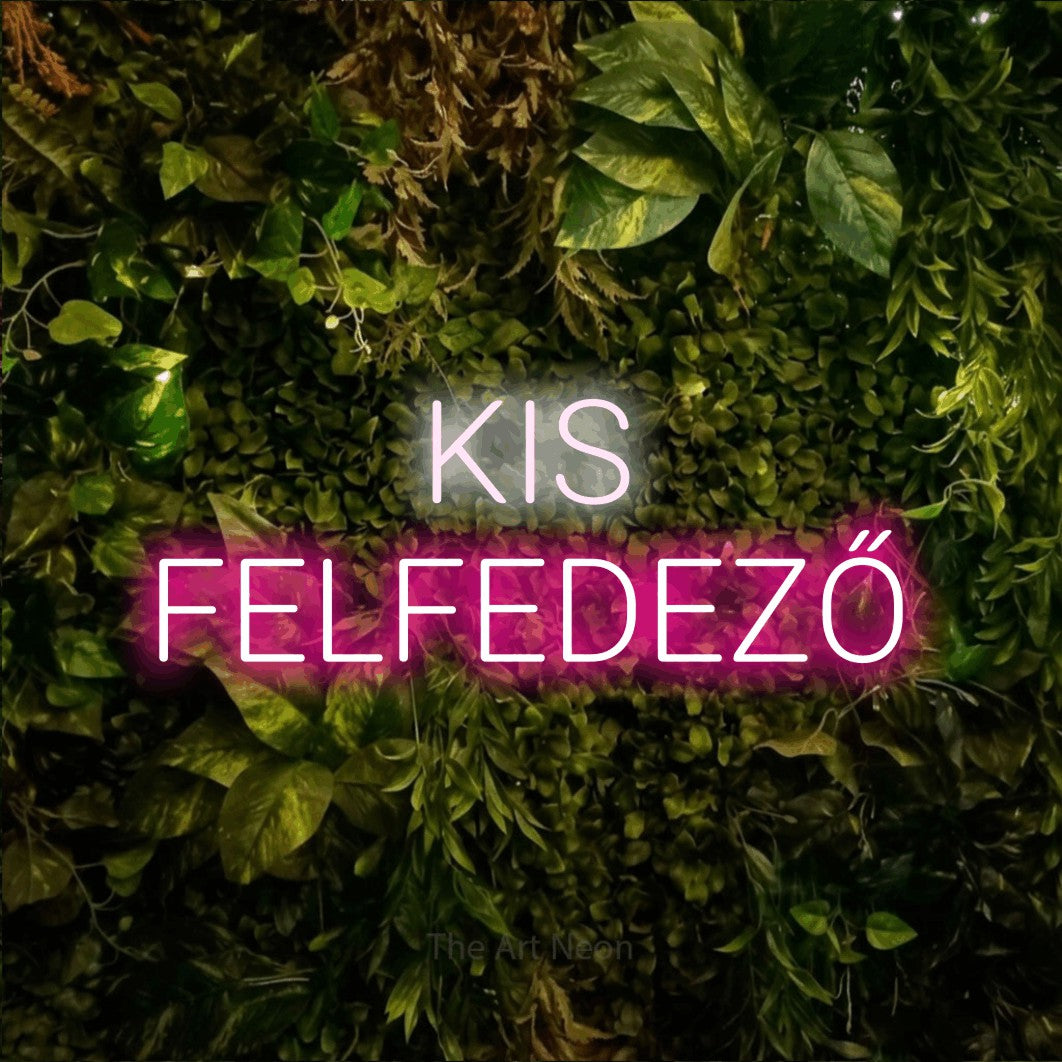 LED neon sign reading “KIS FELFEDEZŐ”, arranged in two lines.