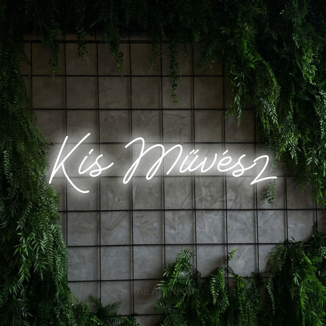 LED neon sign reading “Kis Művész”, arranged in a single line.