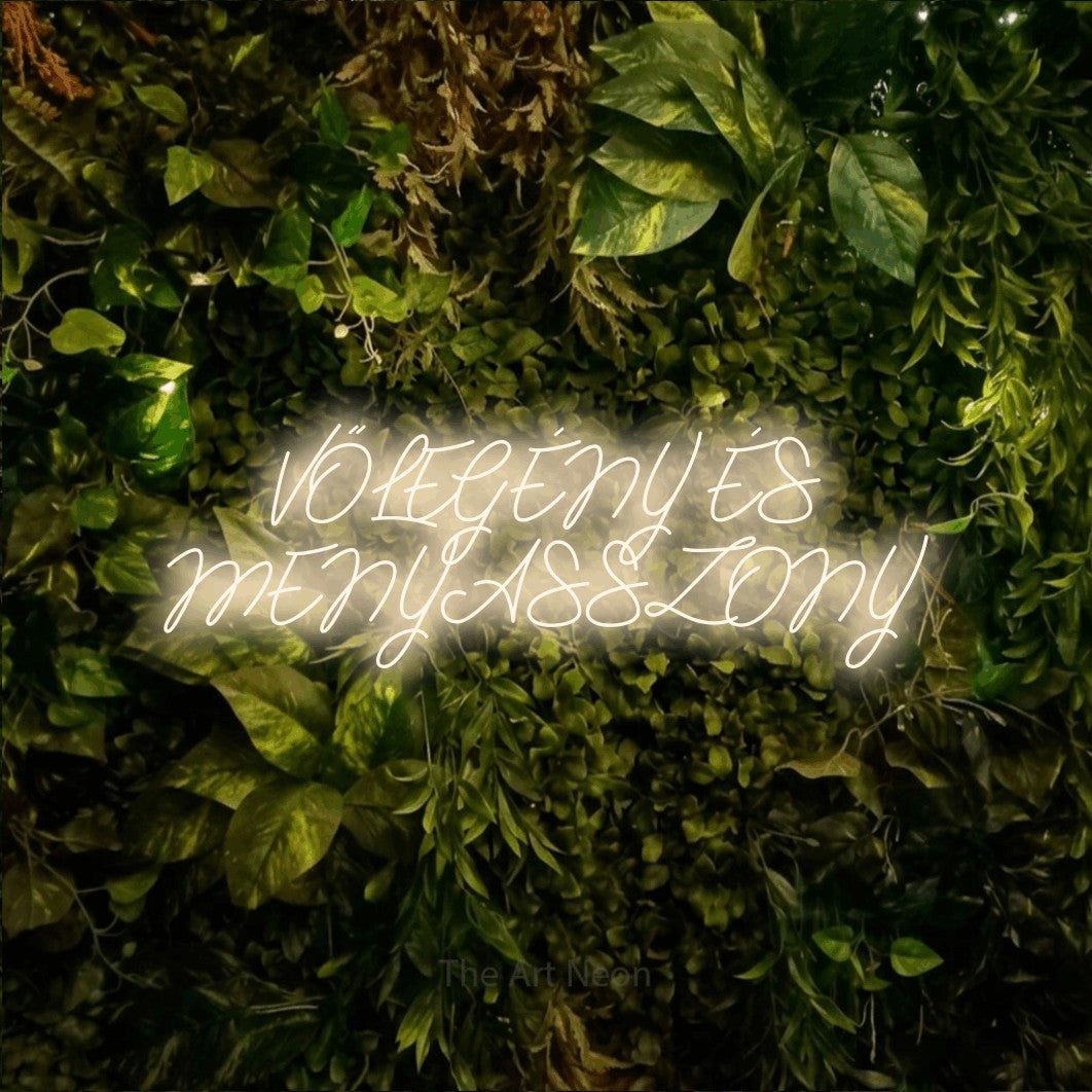 LED neon sign reading “VŐLEGÉNY ÉS MENYASSZONY”, arranged in two lines.