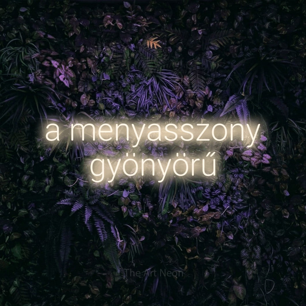 LED neon sign reading “a menyasszony gyönyörű”, arranged in two lines.