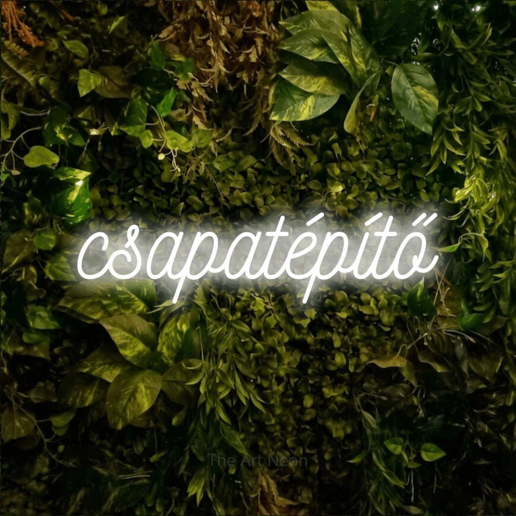 LED neon sign reading “csapatépítő”, arranged in a single line.