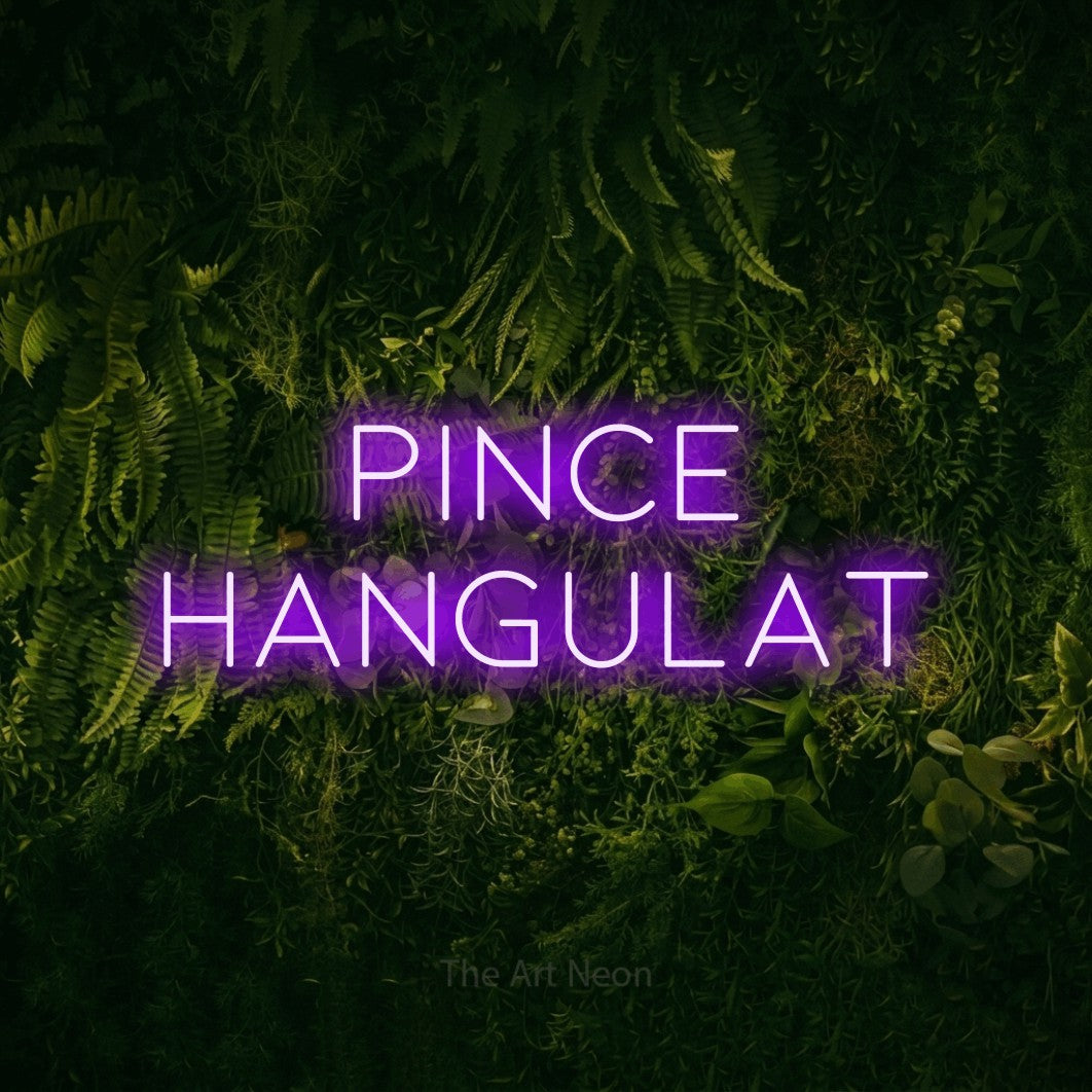 LED neon sign reading “pince hangulat”, arranged in two lines.