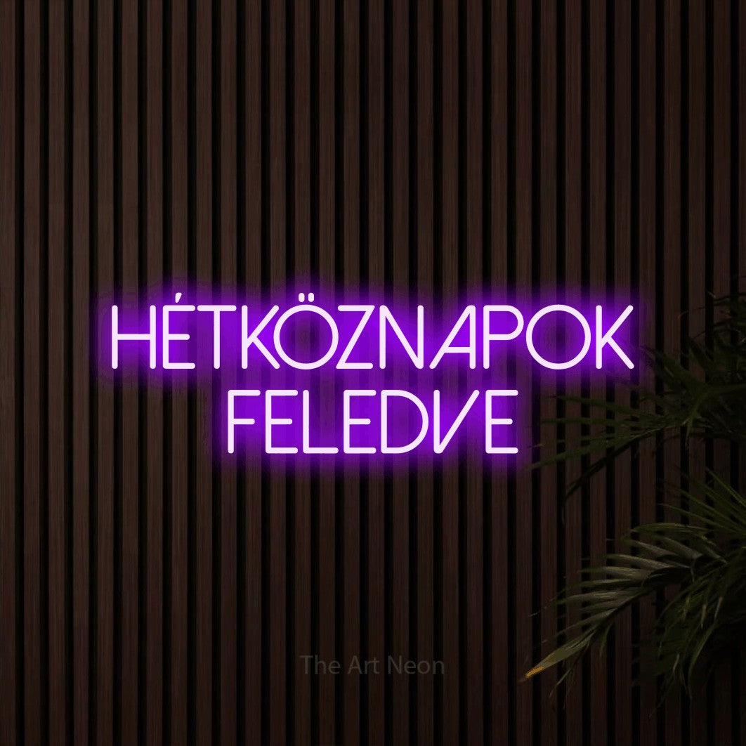 LED neon sign reading “hétköznapok feledve”, arranged in two lines.