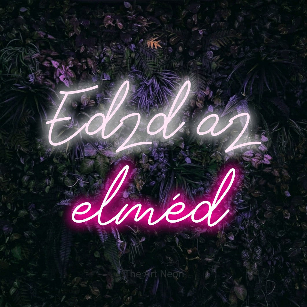 LED neon sign reading “Edzd az elméd”, arranged in two lines.
