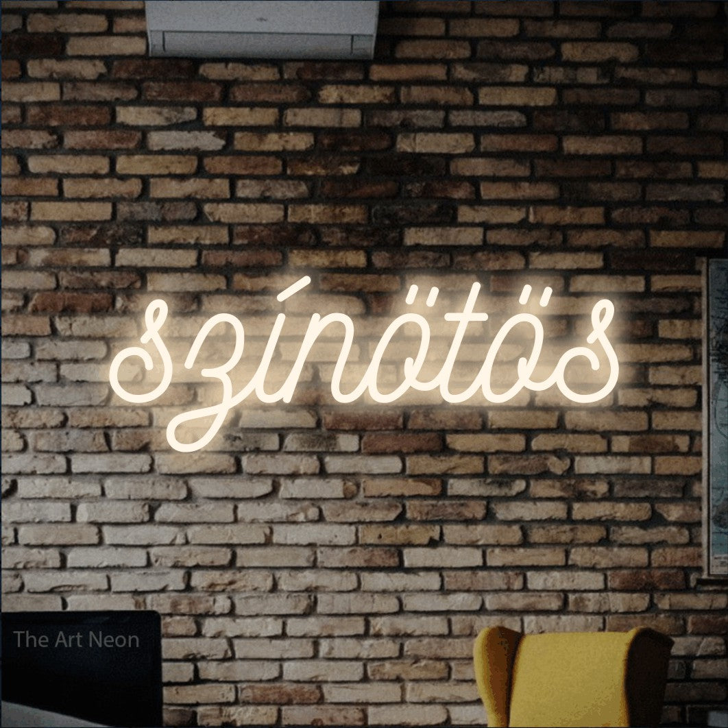 LED neon sign reading “színötös”, arranged in a single line.