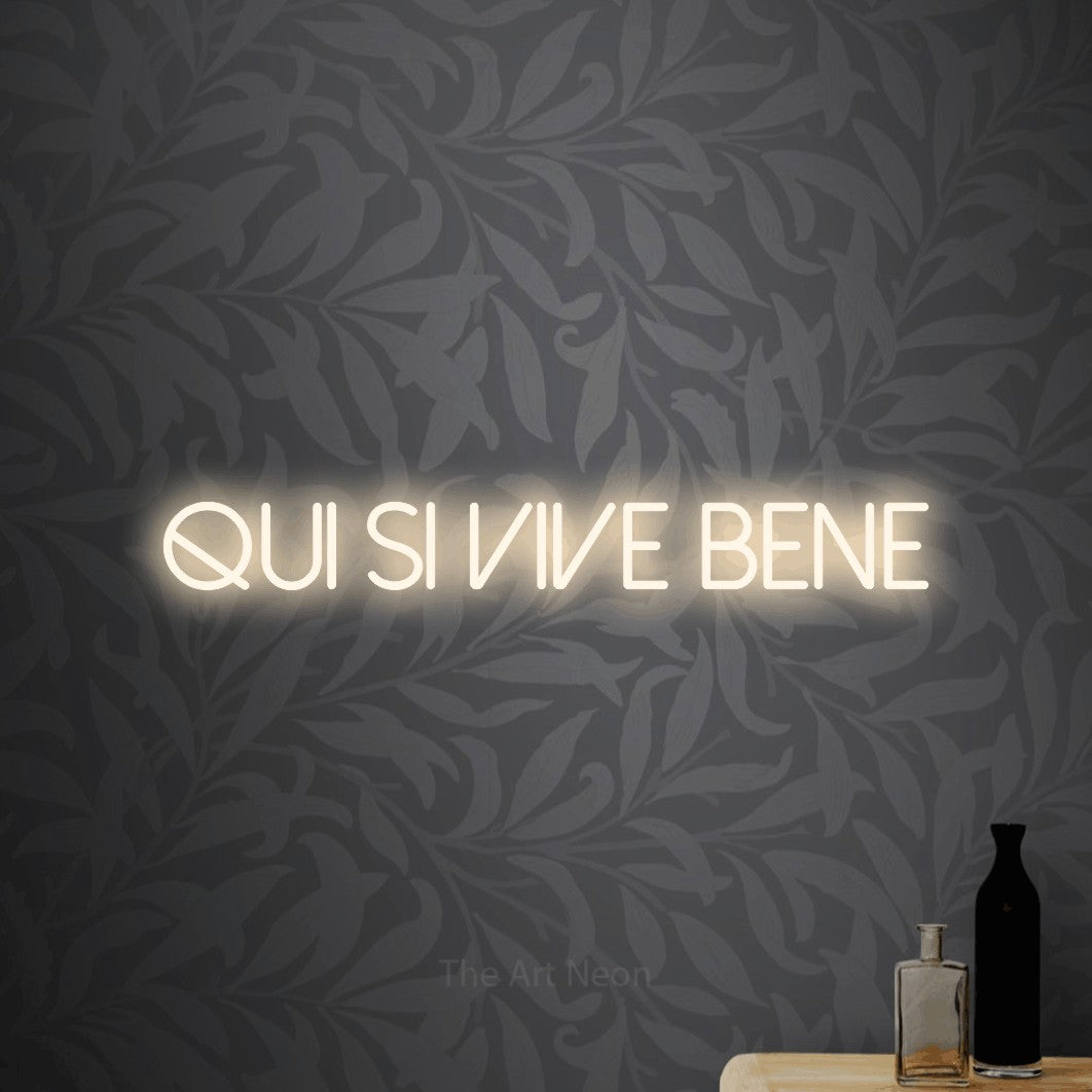 LED neon sign reading “Qui si Vive Bene”, arranged in a single line.