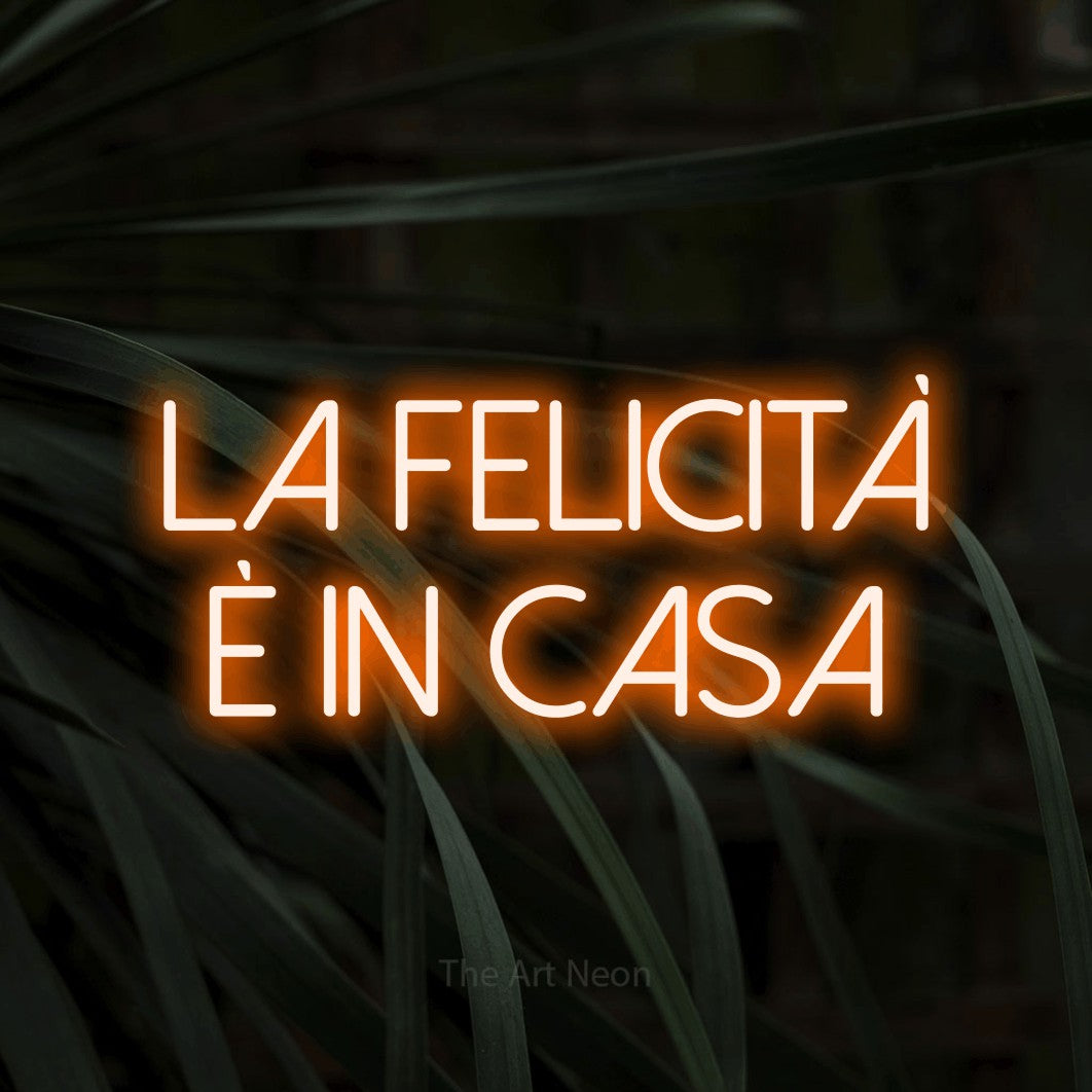 LED neon sign reading “la felicità è in casa”, arranged in 2 lines.