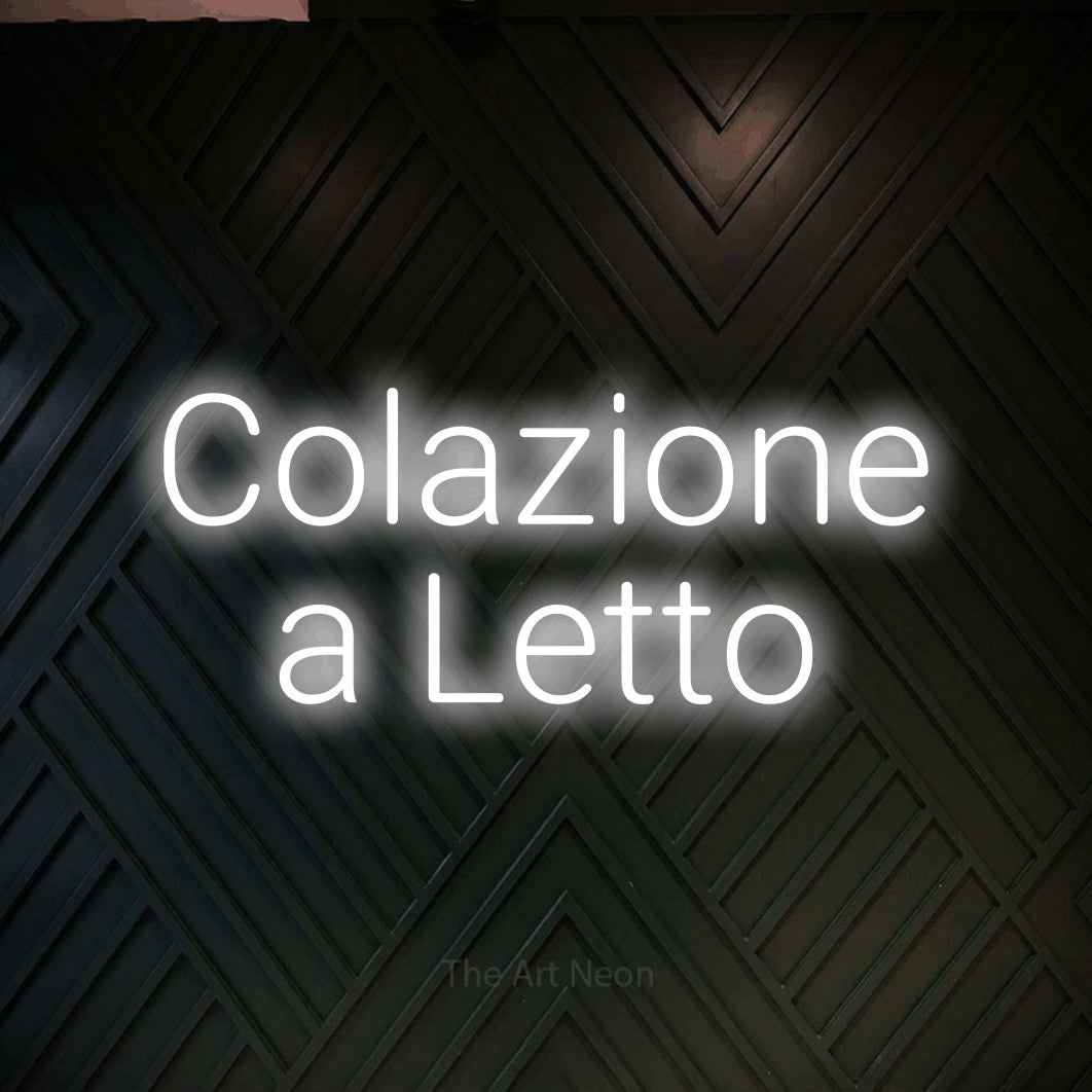 LED neon sign reading “Colazione a Letto”, arranged in 2 lines.
