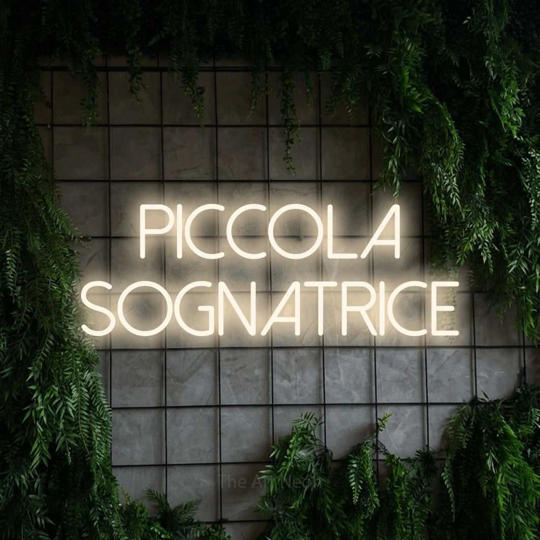 LED neon sign reading “piccola sognatrice”, arranged in 2 lines.