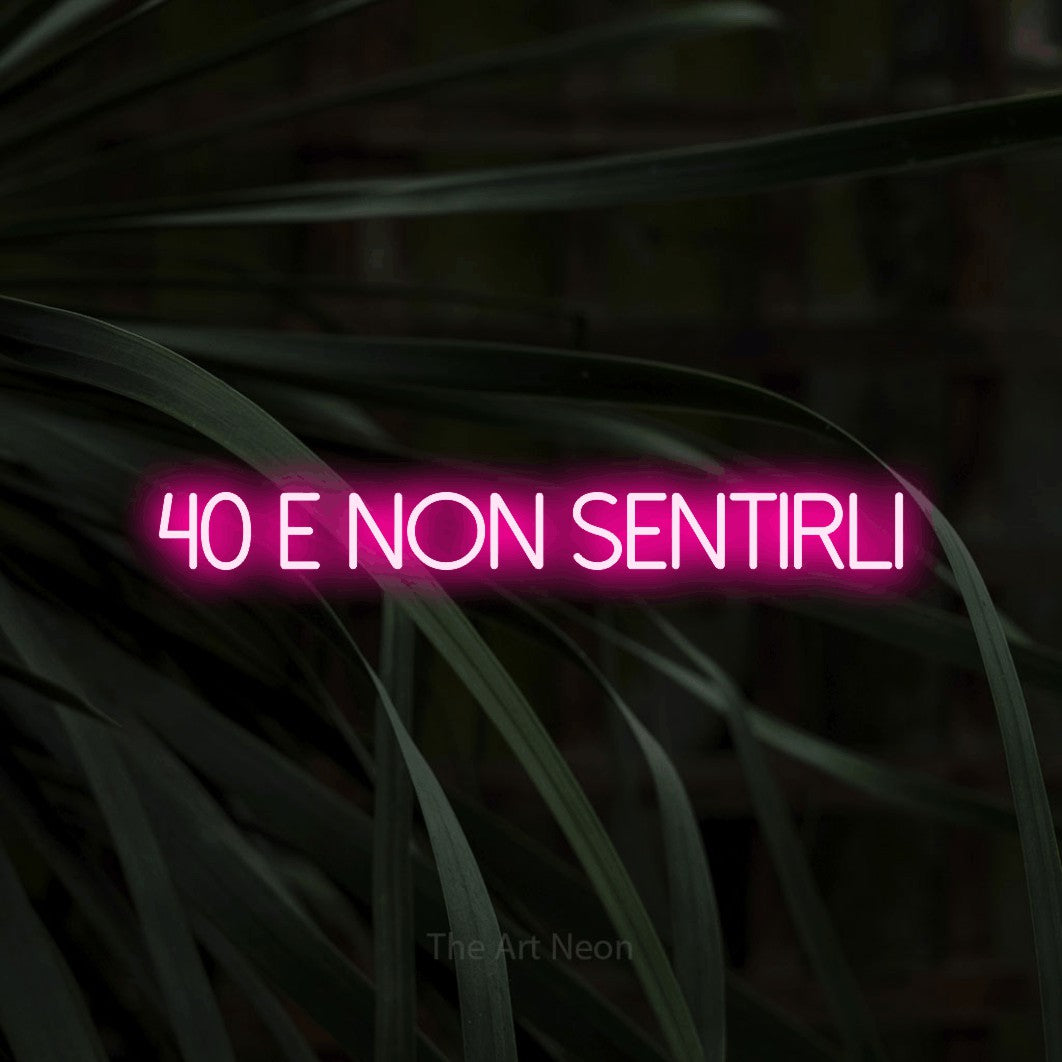 LED neon sign reading “40 e non Sentirli”, arranged in a single line.
