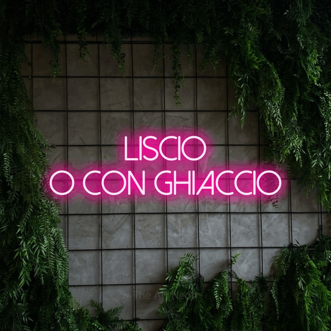 LED neon sign reading “LISCIO O CON GHIACCIO”, arranged in 2 lines.