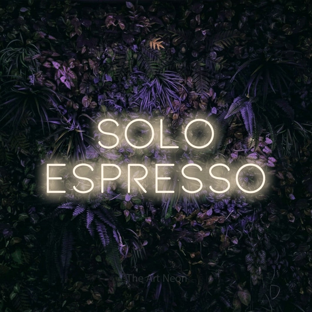 LED neon sign reading “solo ESPRESSO”, arranged in 2 lines.