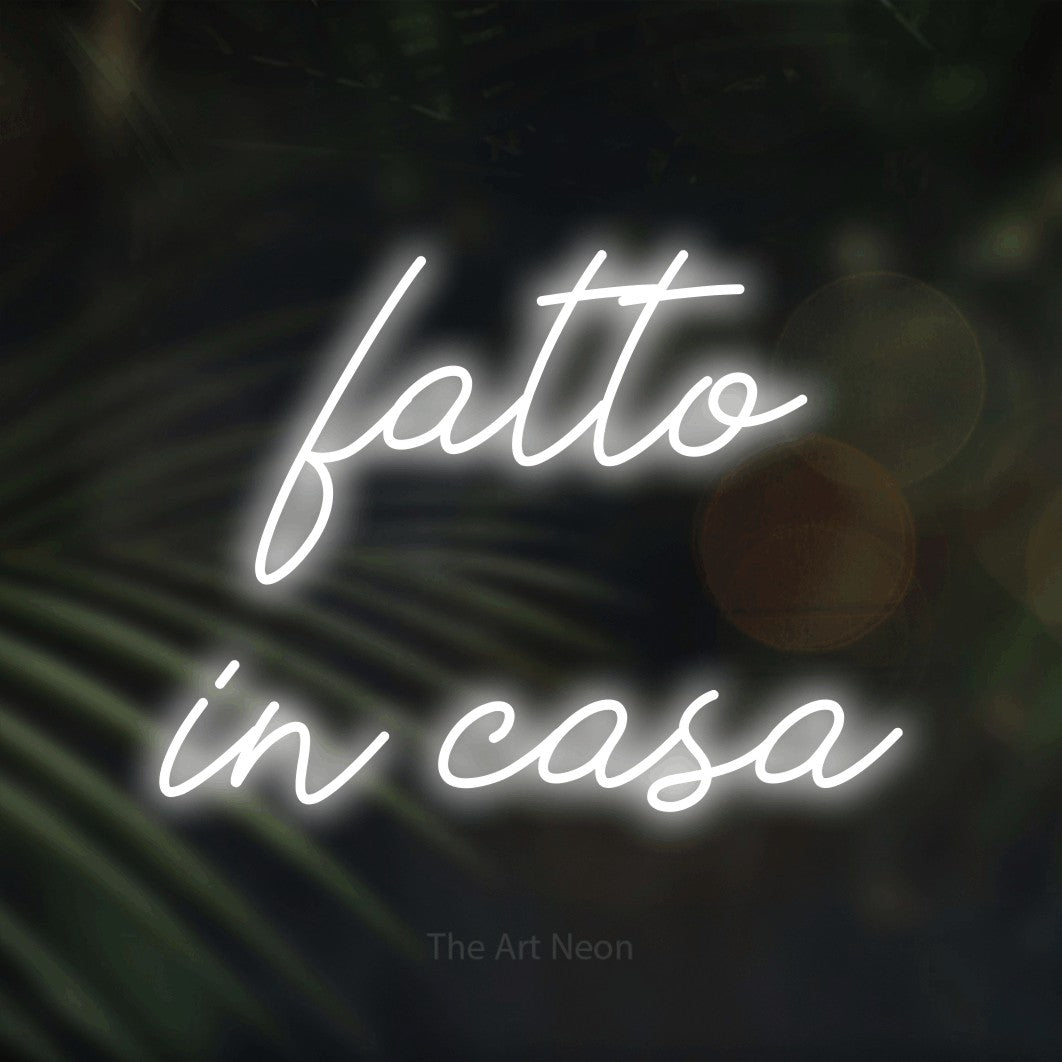 LED neon sign reading “fatto in casa”, arranged in 2 lines.
