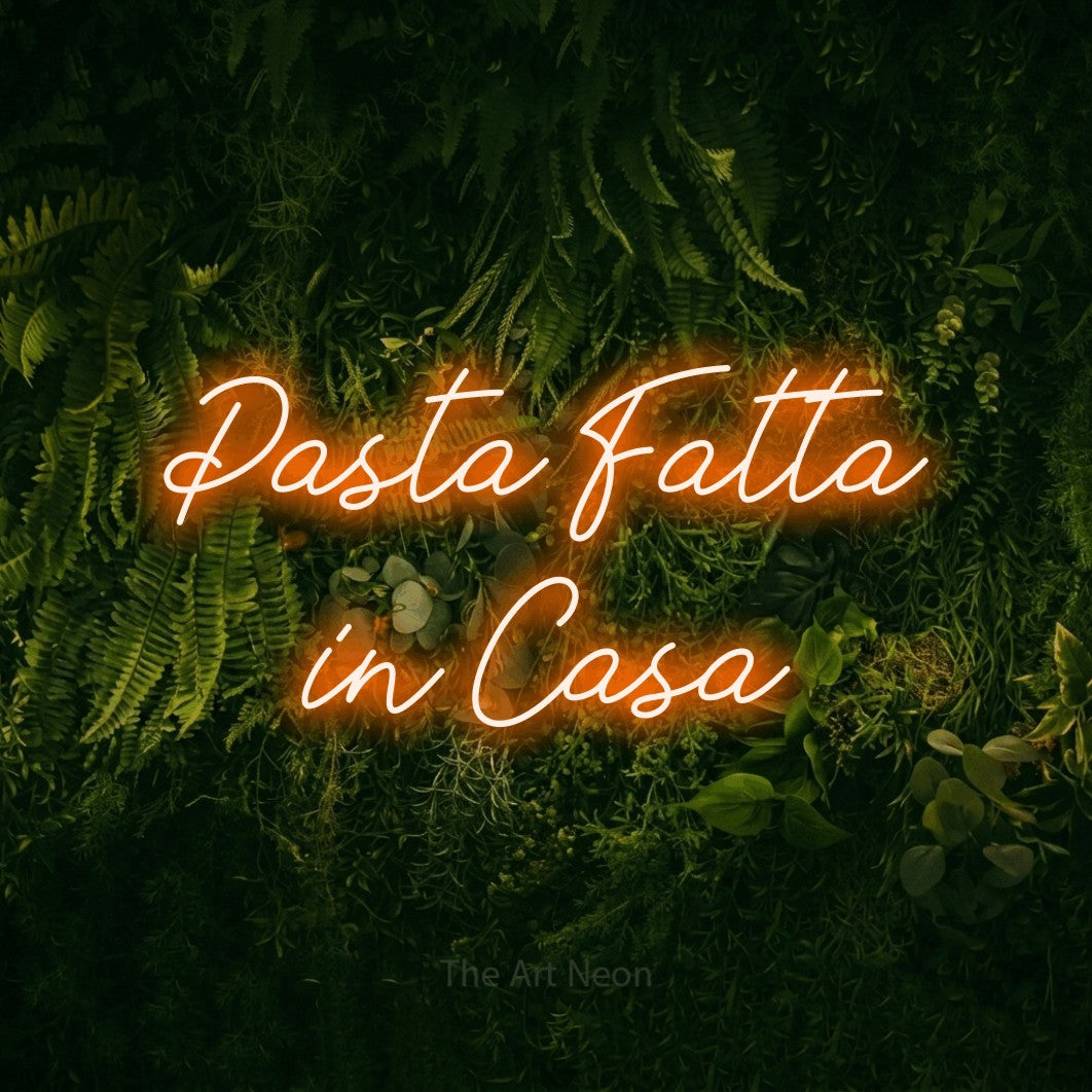 LED neon sign reading “Pasta Fatta in Casa”, arranged in 2 lines.